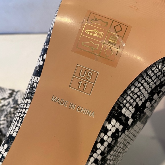 NWOT B/W Faux Snakeskin Stiletto Boots - Picture 5 of 7